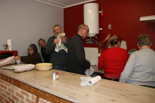 IMG_4526.Ca bosse à la vaisselle